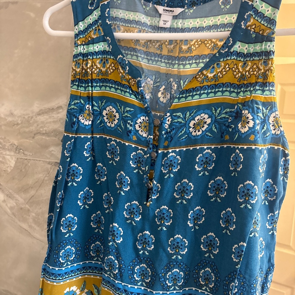 Women’s sleeveless top